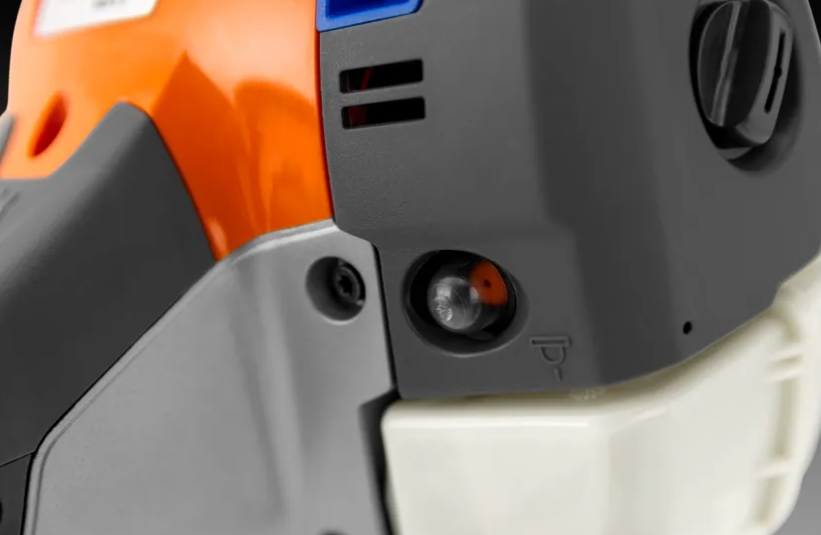 Benzínový fukár na lístie HUSQVARNA 525BX má&nbsp;palivovú pumpičku
